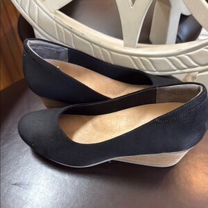 Dr. Scholl's Black and Tan Wedge Shoes